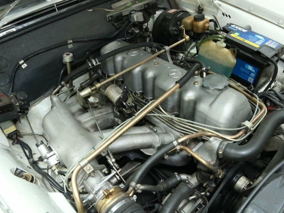 Image 22/30 of Mercedes-Benz 250 SE (1966)