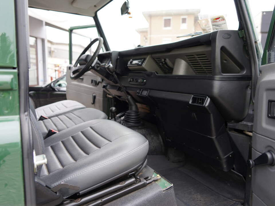 Image 16/35 de Land Rover Defender 90 (1998)
