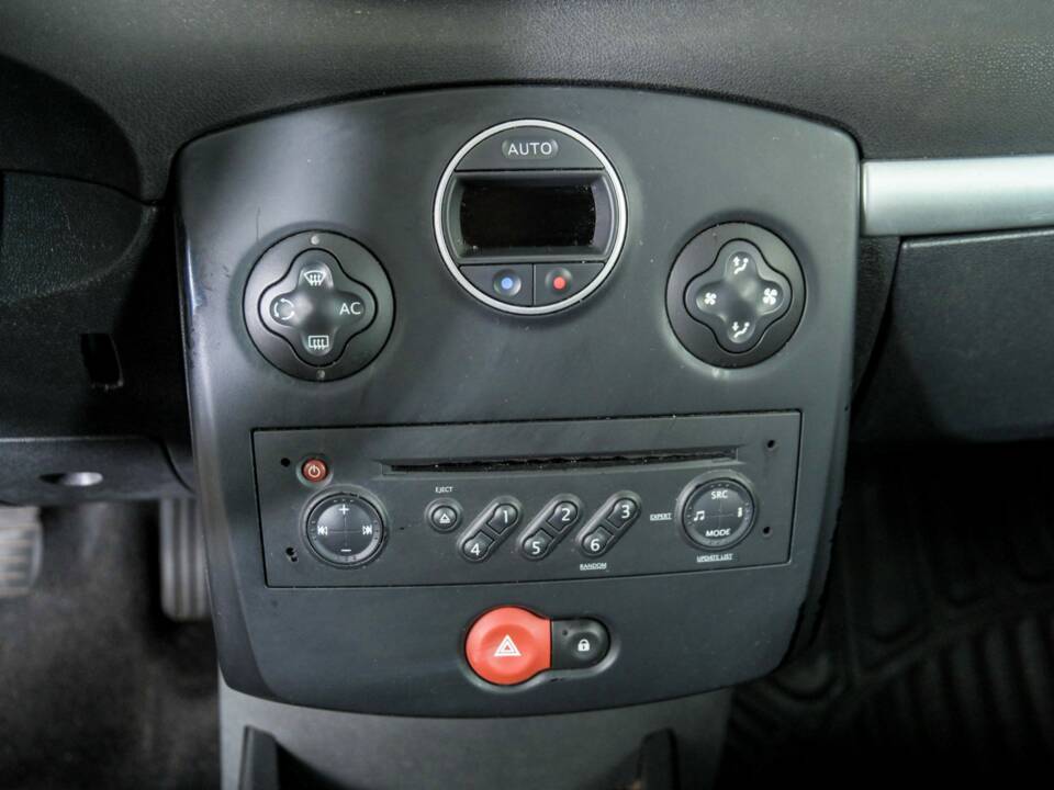 Imagen 13/15 de Renault Clio III 1.4 16V (2006)