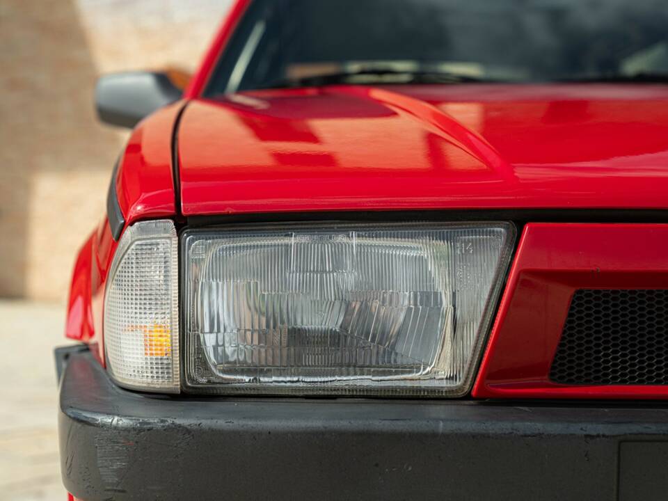 Immagine 10/47 di Alfa Romeo 75 1.6 (1991)
