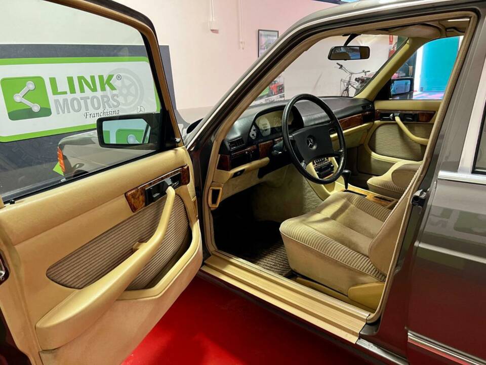 Bild 24/30 von Mercedes-Benz 380 SE (1985)