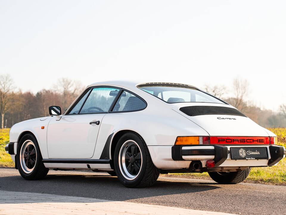 Image 6/36 of Porsche 911 Carrera 3.2 (1984)
