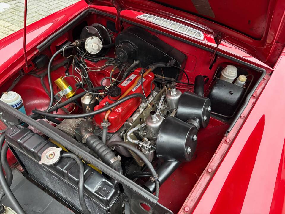Image 19/23 of MG MGB GT (1968)