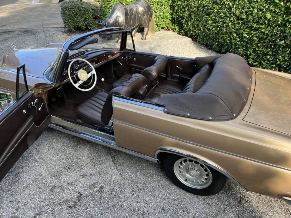 Image 14/22 of Mercedes-Benz 220 SE b (1963)