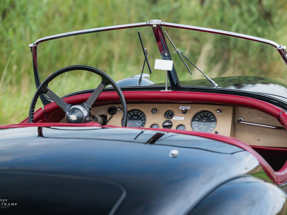 Immagine 6/21 di Jaguar XK 120 OTS (1951)