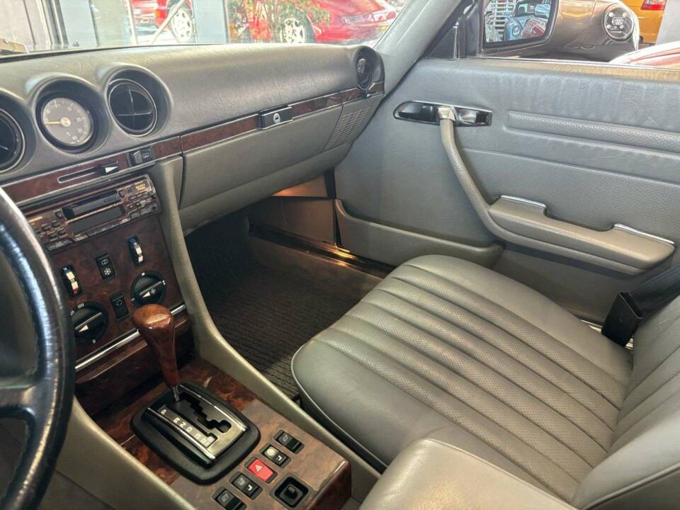 Bild 12/21 von Mercedes-Benz 380 SL (1984)