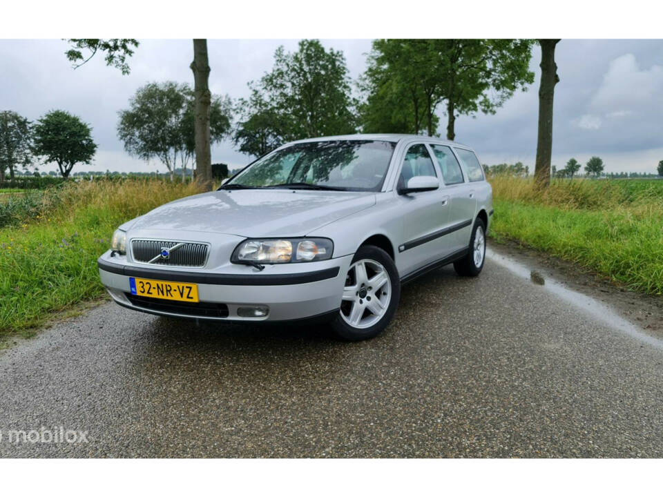 Image 32/46 of Volvo V 70 2.4 (2004)