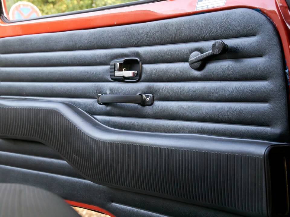 Bild 8/17 von Volkswagen T2b Kleinbus (1974)