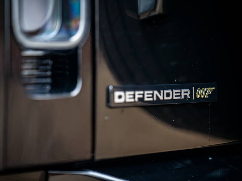 Image 23/50 of Land Rover Defender 110 V8 &quot;Bond Edition&quot; (2021)