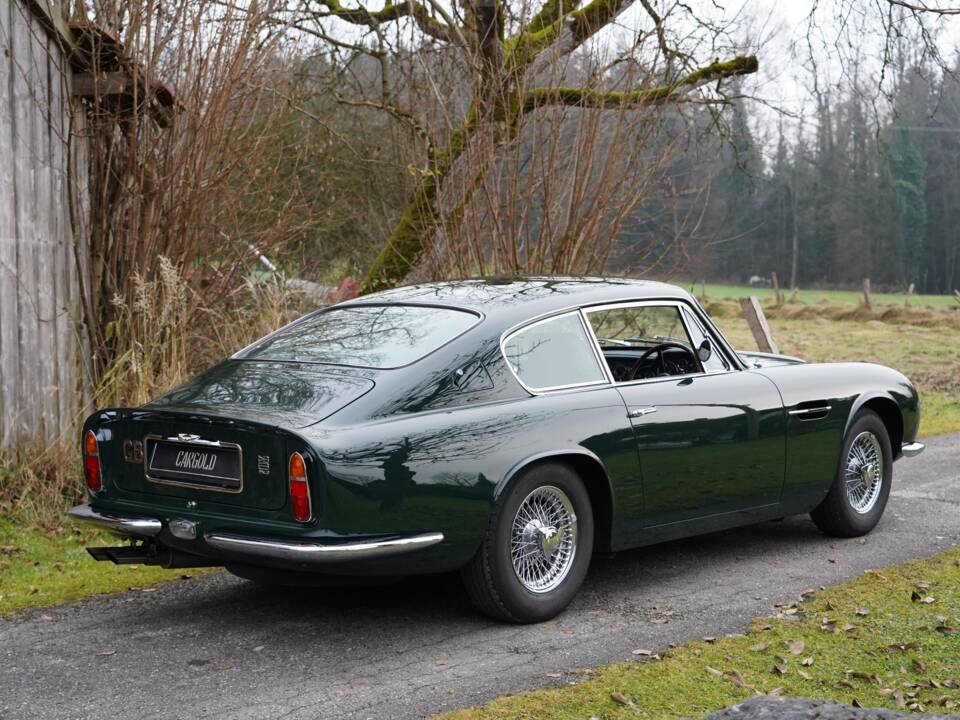 Image 3/22 de Aston Martin DB 6 Mk II (1970)