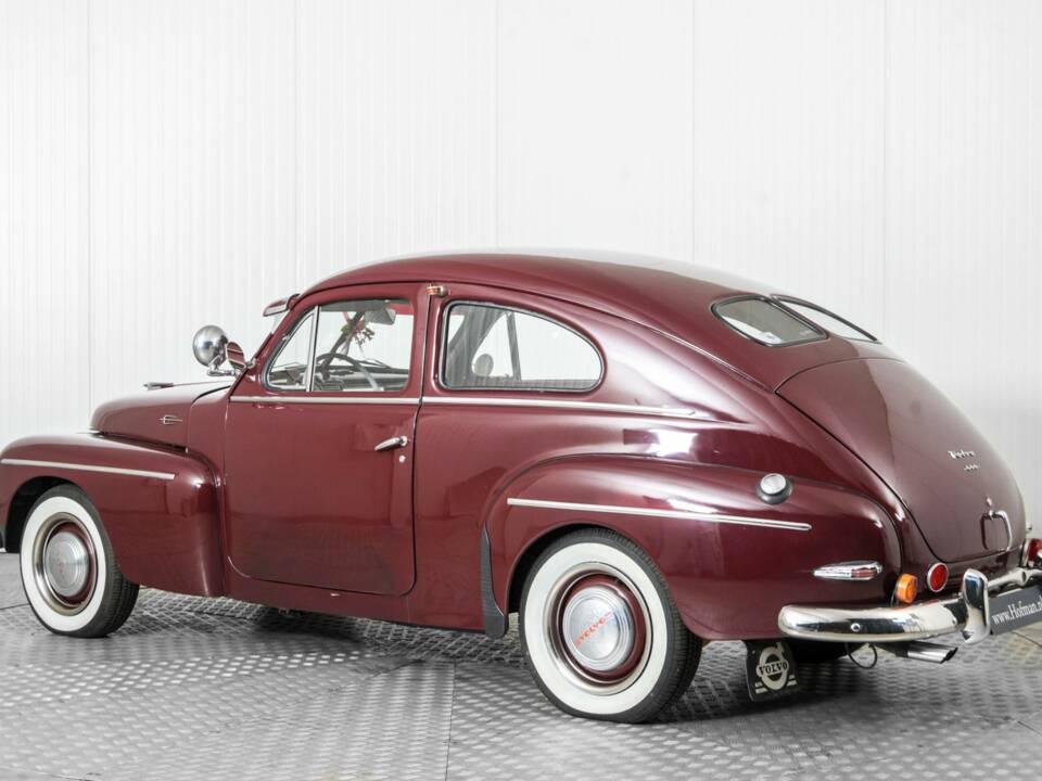 Image 6/50 of Volvo PV 444 (1953)