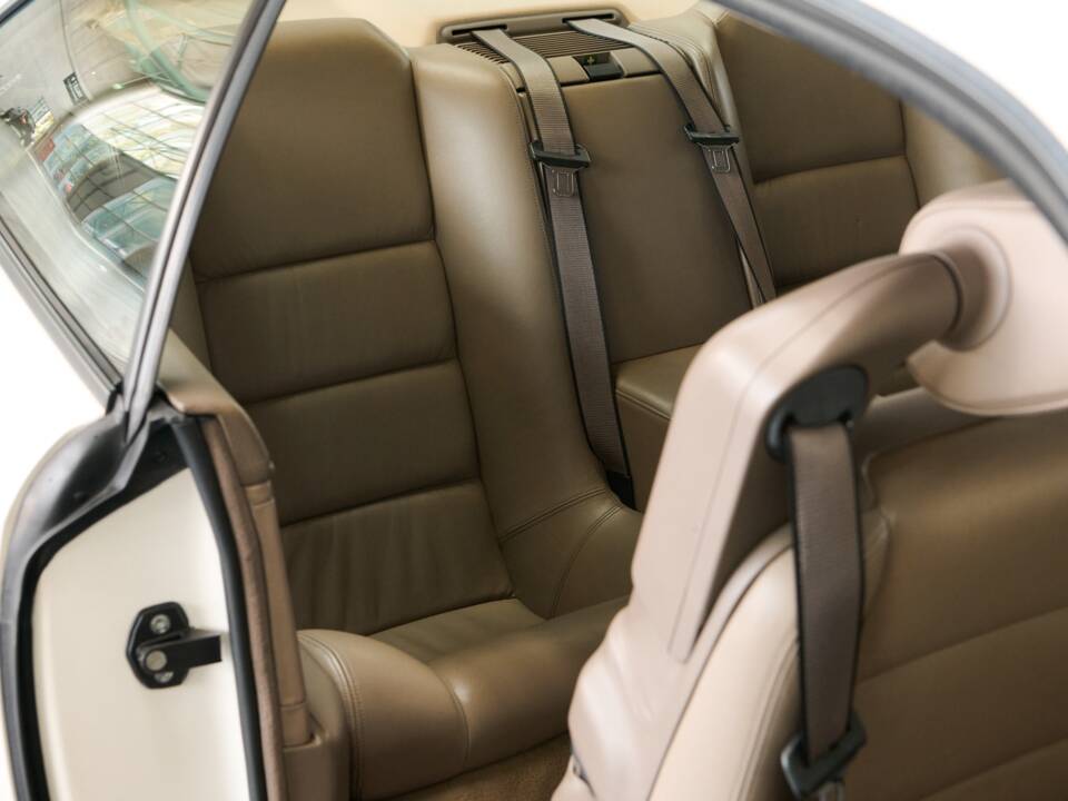 Immagine 39/50 di BMW 850i (1990)