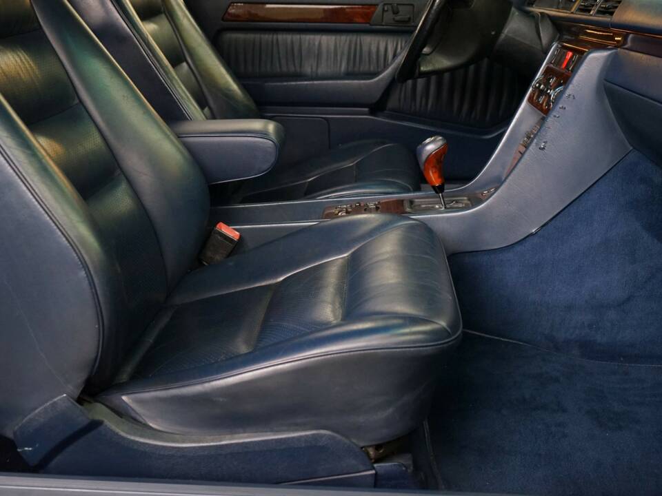Image 21/33 of Mercedes-Benz 300 CE-24 (1993)