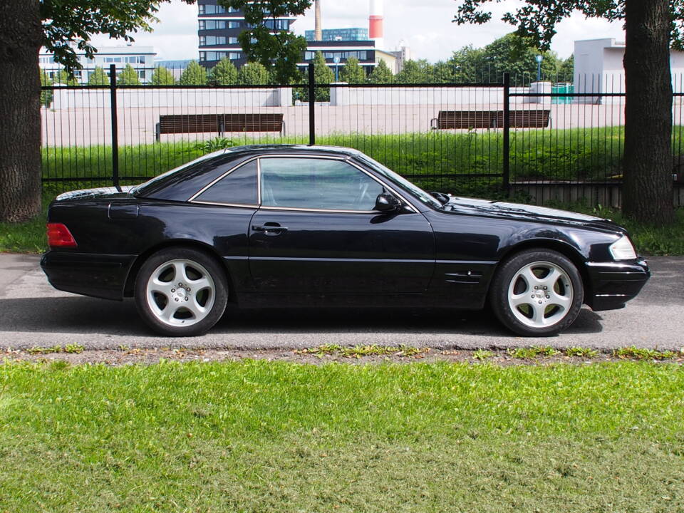 Image 3/20 of Mercedes-Benz SL 500 (2000)