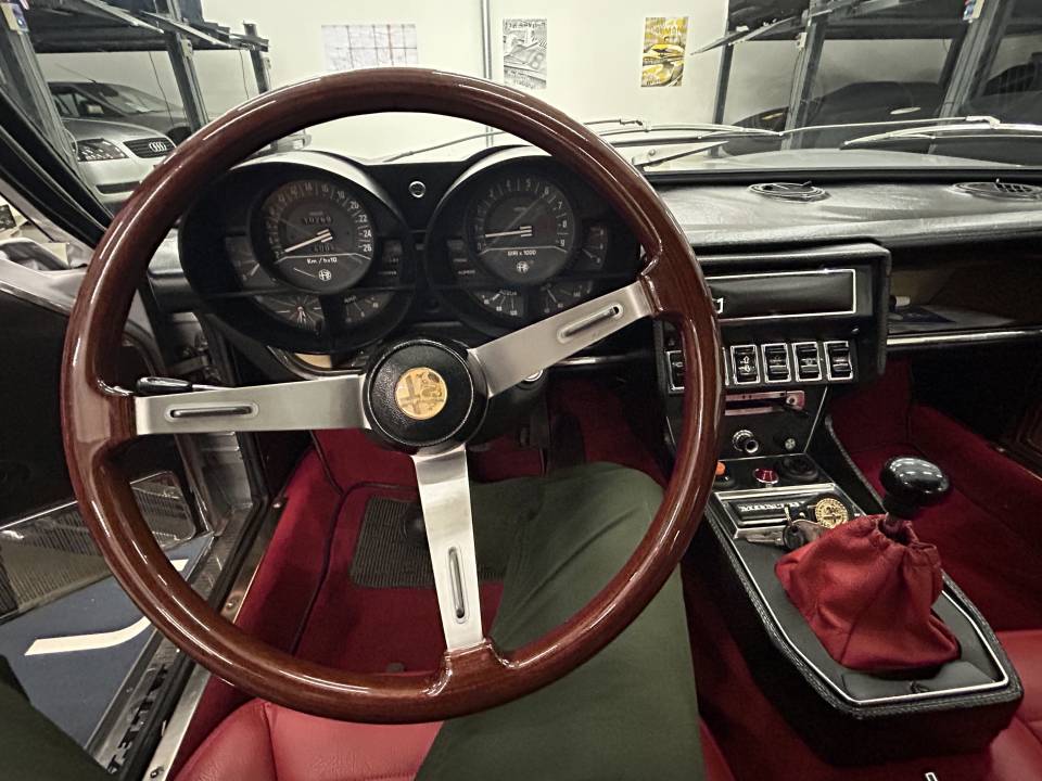 Image 11/26 de Alfa Romeo Montreal (1976)