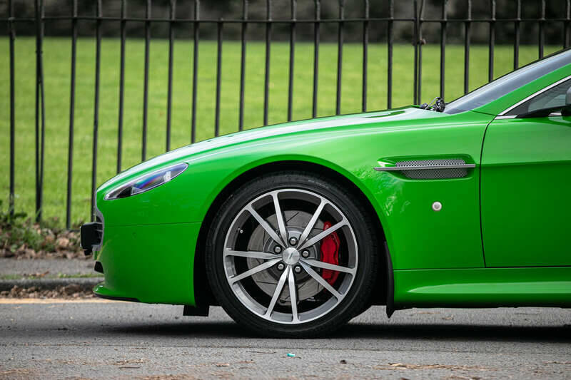 Immagine 42/43 di Aston Martin V8 Vantage (2010)