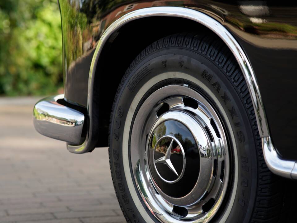 Immagine 9/35 di Mercedes-Benz 220 SE (1960)