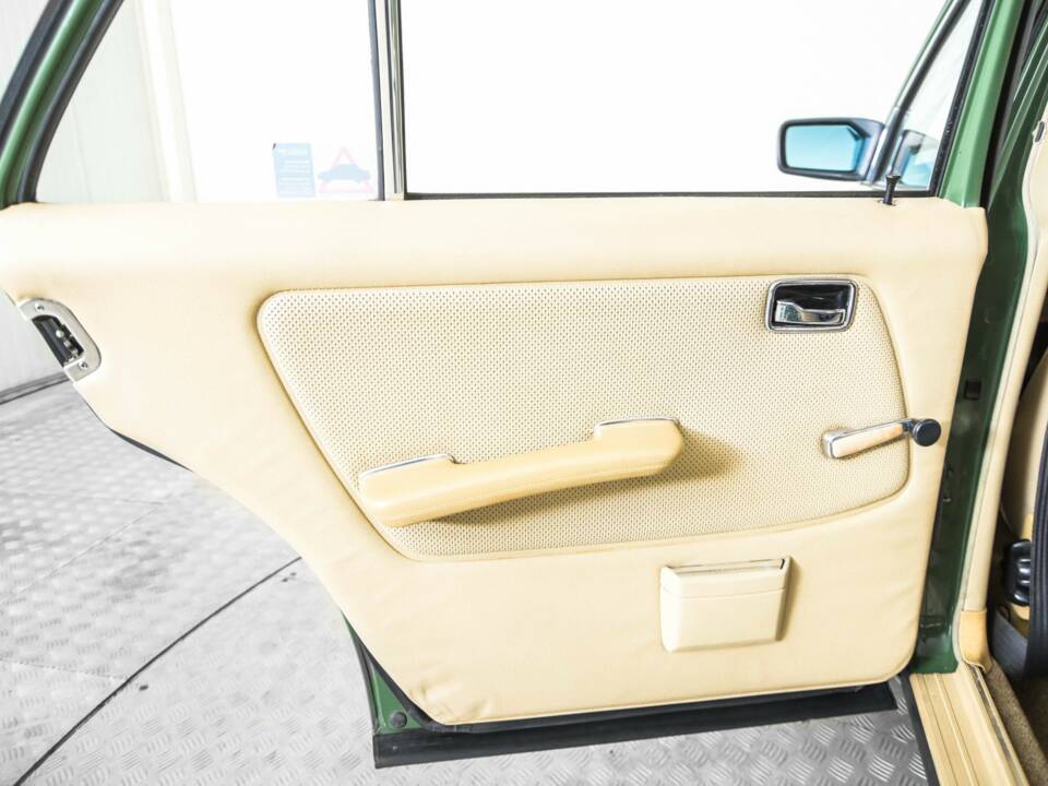 Afbeelding 35/50 van Mercedes-Benz 300 D (1978)