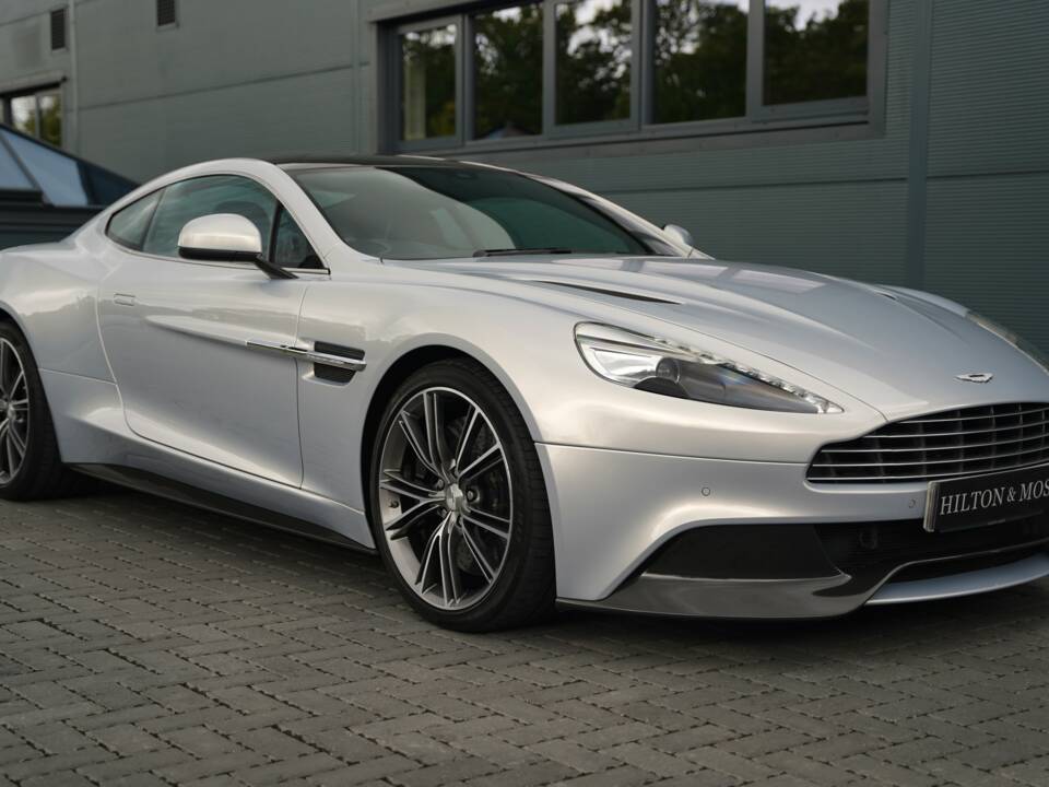 Image 22/50 of Aston Martin Vanquish (2014)