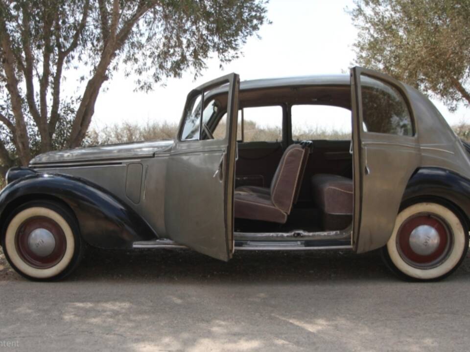 Image 2/4 of FIAT 1500 D (1949)