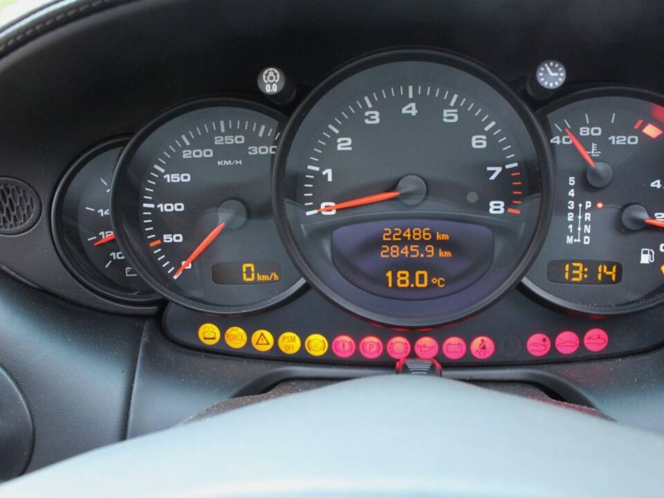 Bild 10/17 von Porsche 911 Carrera 4 (2004)