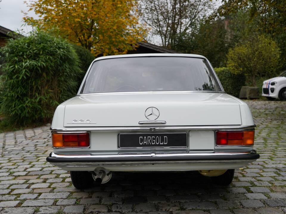 Bild 9/12 von Mercedes-Benz 220 (1968)