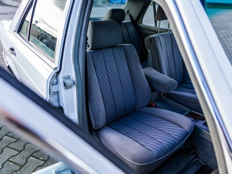 Image 107/175 of Mercedes-Benz 420 SE (1986)