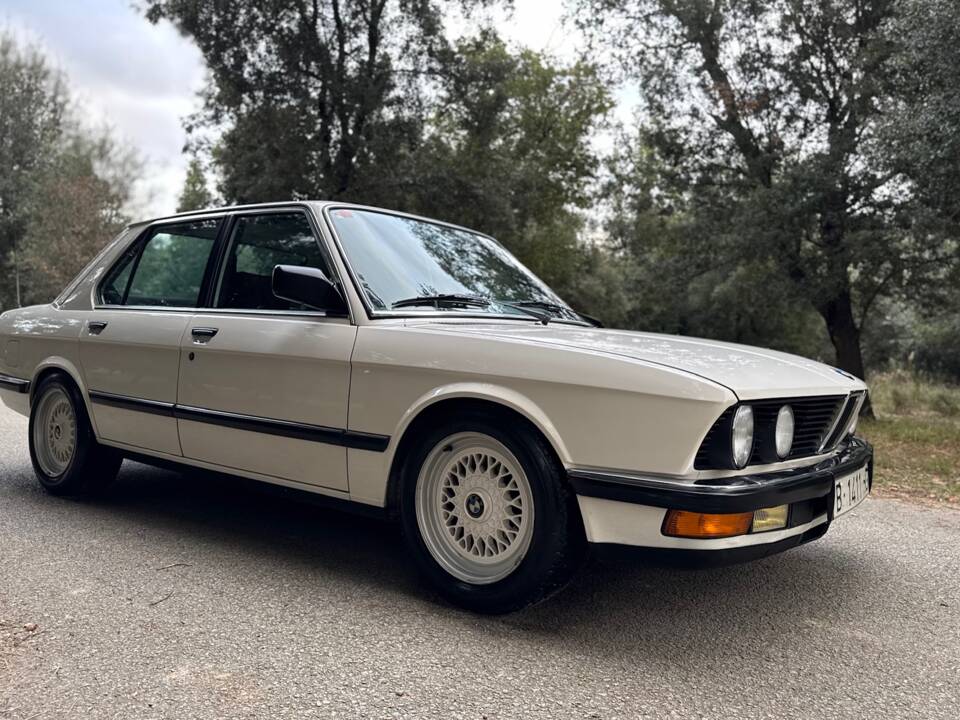 Bild 5/47 von BMW 528i (1986)