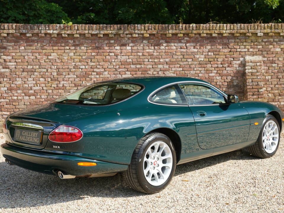 Image 48/50 of Jaguar XKR (2001)