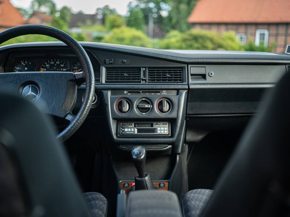 Immagine 27/73 di Mercedes-Benz 190 D 2.5 (1990)