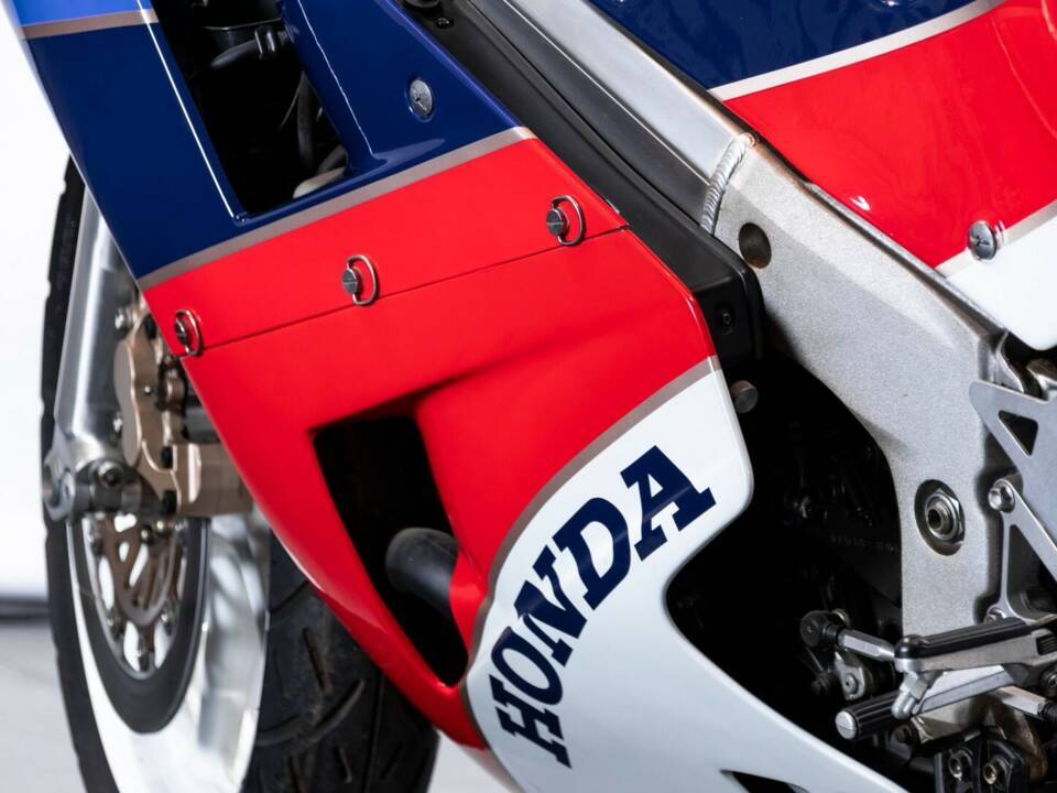 Afbeelding 25/50 van Honda VFR 750R RC 30 (1989)