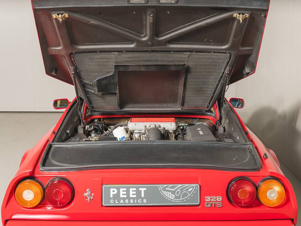 Bild 39/43 von Ferrari 328 GTS (1985)