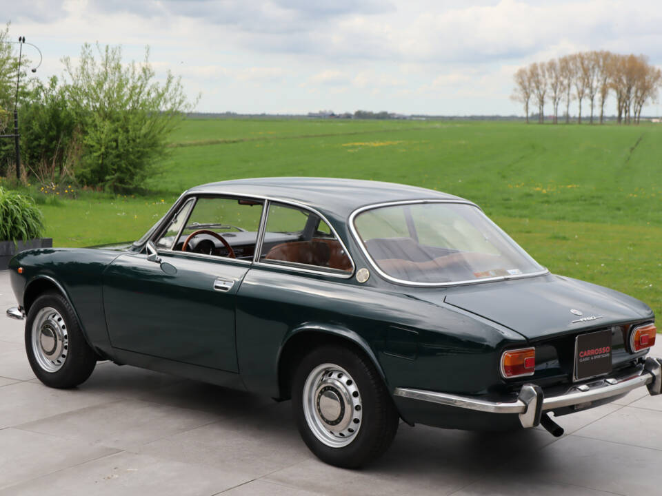 Image 15/50 of Alfa Romeo 1750 GT Veloce (1971)