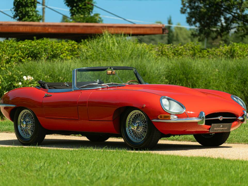 Image 10/50 de Jaguar E-Type 4.2 (1966)