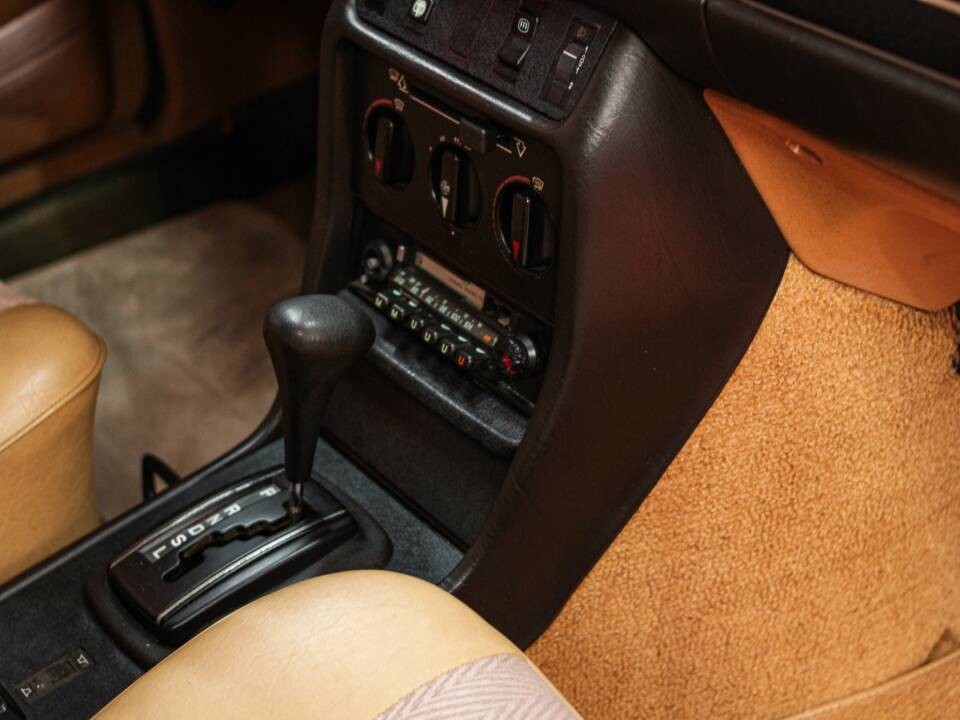 Bild 32/54 von Mercedes-Benz 250 T (1979)