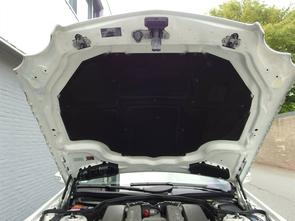 Image 79/97 de Mercedes-Benz SL 55 AMG (2003)