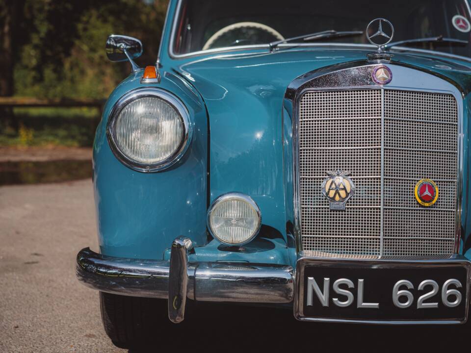 Image 14/50 of Mercedes-Benz 220 a (1956)