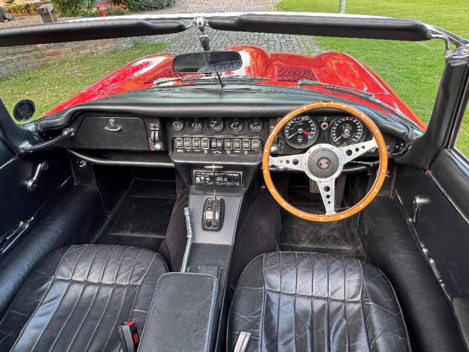 Image 21/39 of Jaguar E-Type V12 (1974)
