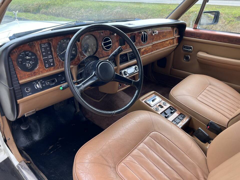 Image 2/8 of Rolls-Royce Silver Spur (1986)