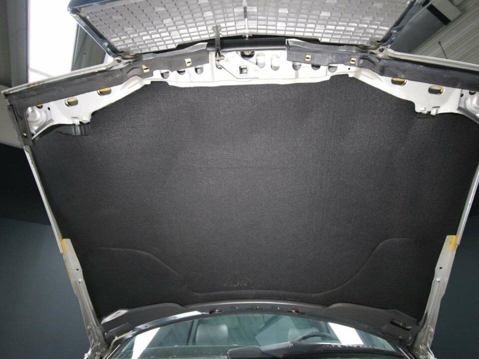 Afbeelding 43/50 van Mercedes-Benz 230 CE (1988)