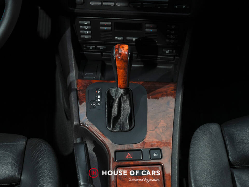 Image 20/23 de BMW 540i (1999)