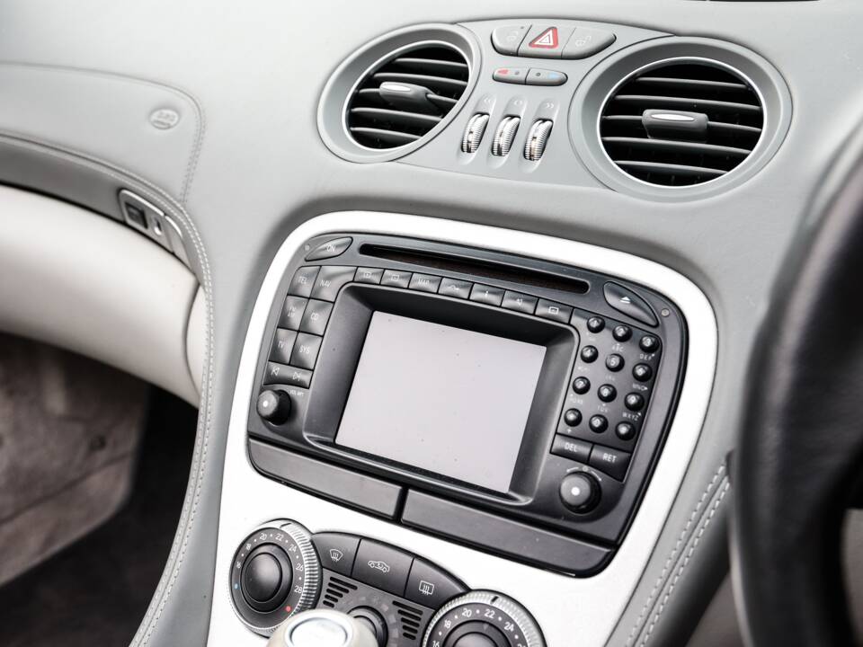 Image 31/41 of Mercedes-Benz SL 55 AMG (2003)