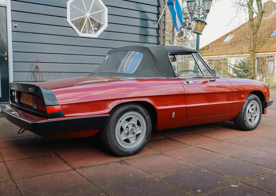 Bild 8/8 von Alfa Romeo 1.6 Spider (1983)