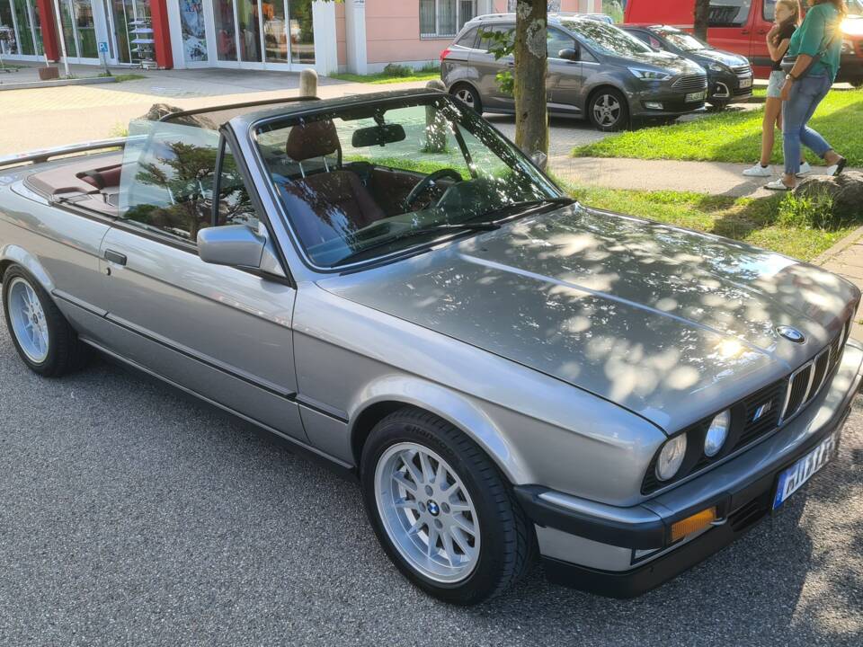 Image 6/18 of BMW 325i (1987)
