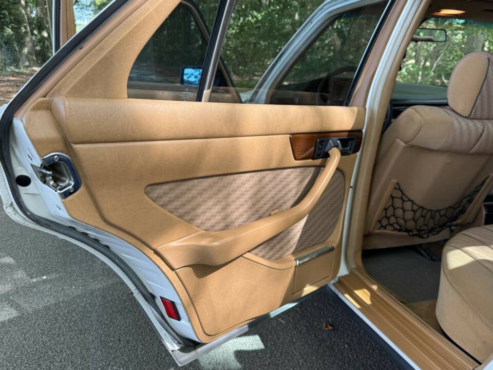 Immagine 14/20 di Mercedes-Benz 280 SE (1983)