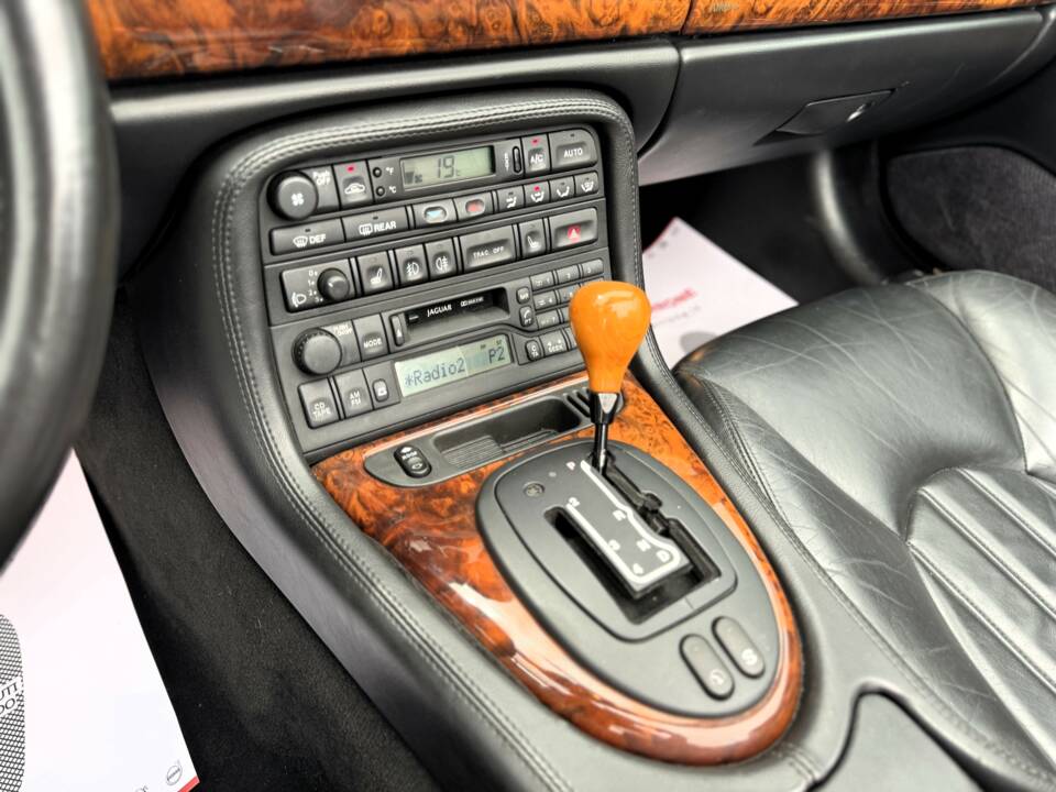 Imagen 18/34 de Jaguar XK8 4.0 (1999)