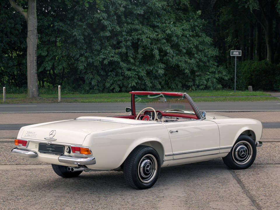 Image 16/60 of Mercedes-Benz 230 SL (1967)