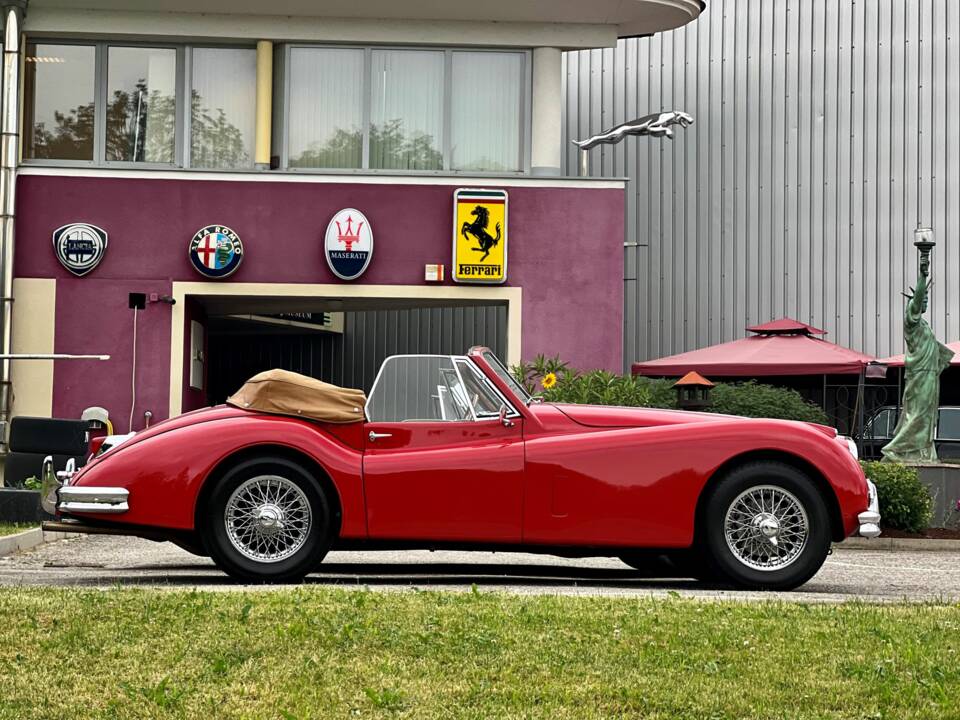 Immagine 8/11 di Jaguar XK 140 SE DHC (1957)