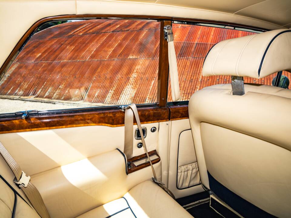 Image 13/15 of Rolls-Royce Silver Spur Park Ward (1969)