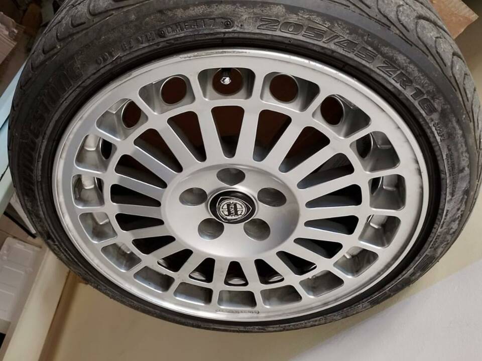 Bild 49/50 von Lancia Delta HF Turbo (1994)